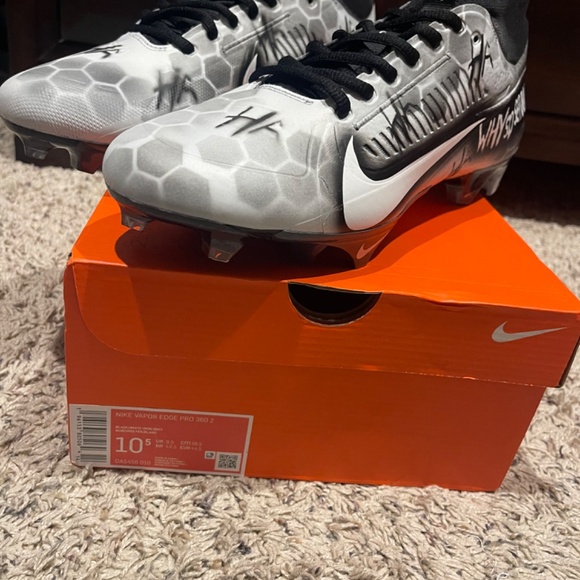 Football cleats main image 4